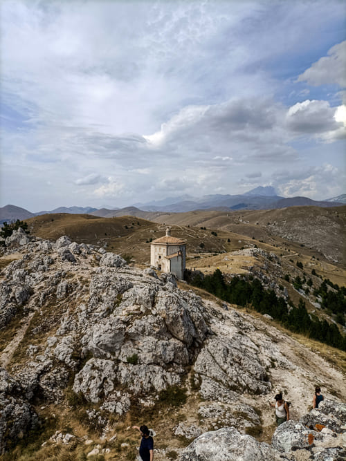 Visitare Rocca Calascio con una gita di 1 giorno tra natura, cinema e storia