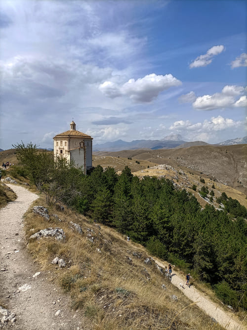 Visitare Rocca Calascio con una gita di 1 giorno tra natura, cinema e storia