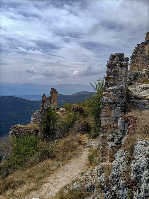 Visitare Rocca Calascio con una gita di 1 giorno tra natura, cinema e storia