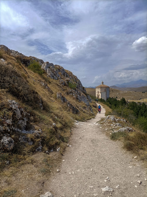 Visitare Rocca Calascio con una gita di 1 giorno tra natura, cinema e storia