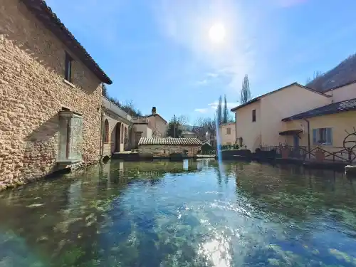 Borghi vicino a Foligno: 3 meraviglie dell’Umbria Scorcio di Rasiglia Borghi vicino a Foligno: 3 meraviglie dell’Umbria