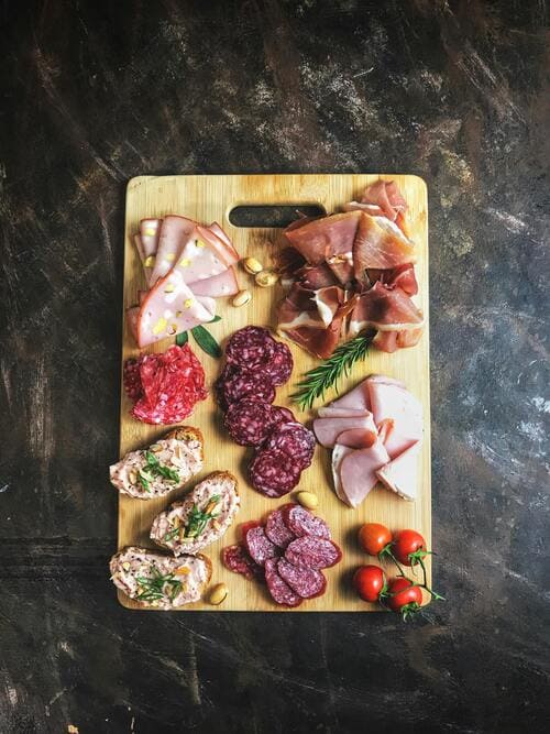 Piatti tipici dell’Umbria: 10 pietanze + 1 da provare assolutamente Tagliere salumi e formaggi Piatti tipici dell’Umbria: 10 pietanze + 1 da provare assolutamente