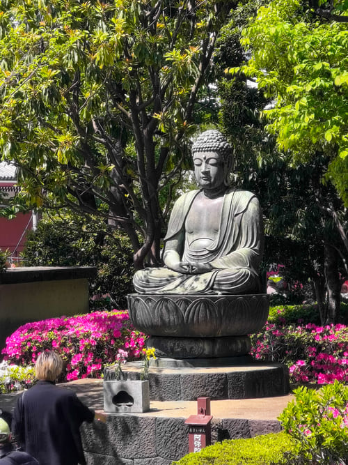 Dove dormire in Giappone spendendo poco: 30 soluzioni low cost Buddha giapponese Dove dormire in Giappone spendendo poco: 30 soluzioni low cost
