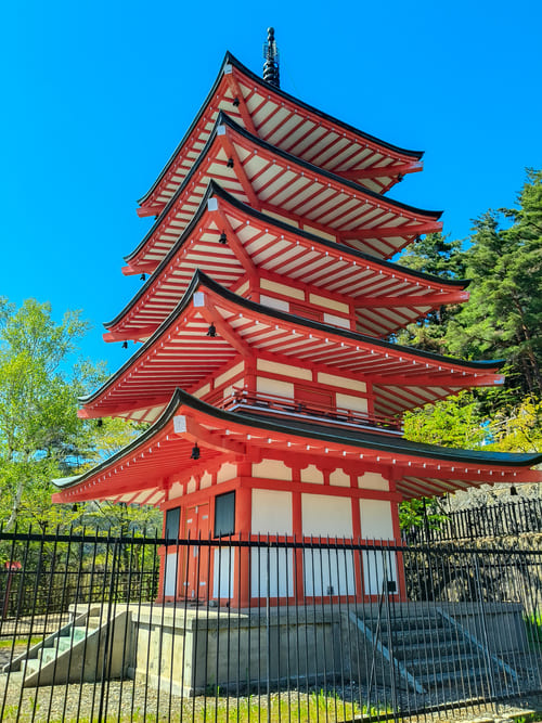 Escursione al Monte Fuji da Tokyo in 1 giorno: tour organizzato vs fai da te Pagoda Chureito Escursione al Monte Fuji da Tokyo in 1 giorno: tour organizzato vs fai da te