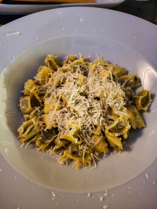 3 posti dove mangiare piatti tipici nelle Langhe spendendo poco IMG20250810211442 3 posti dove mangiare piatti tipici nelle Langhe spendendo poco