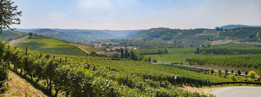 Itinerario di 5 giorni nelle Langhe tra borghi e vigneti Itinerario di 5 giorni nelle Langhe tra borghi e vigneti Itinerario di 5 giorni nelle Langhe tra borghi e vigneti